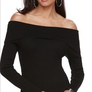 Jennifer Lopez off the shoulder sweater